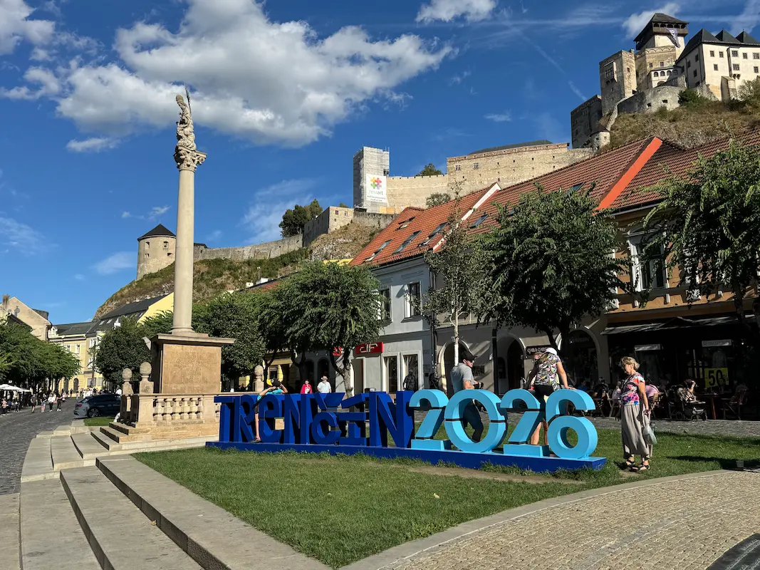 Schriftzug Trenčín 2026