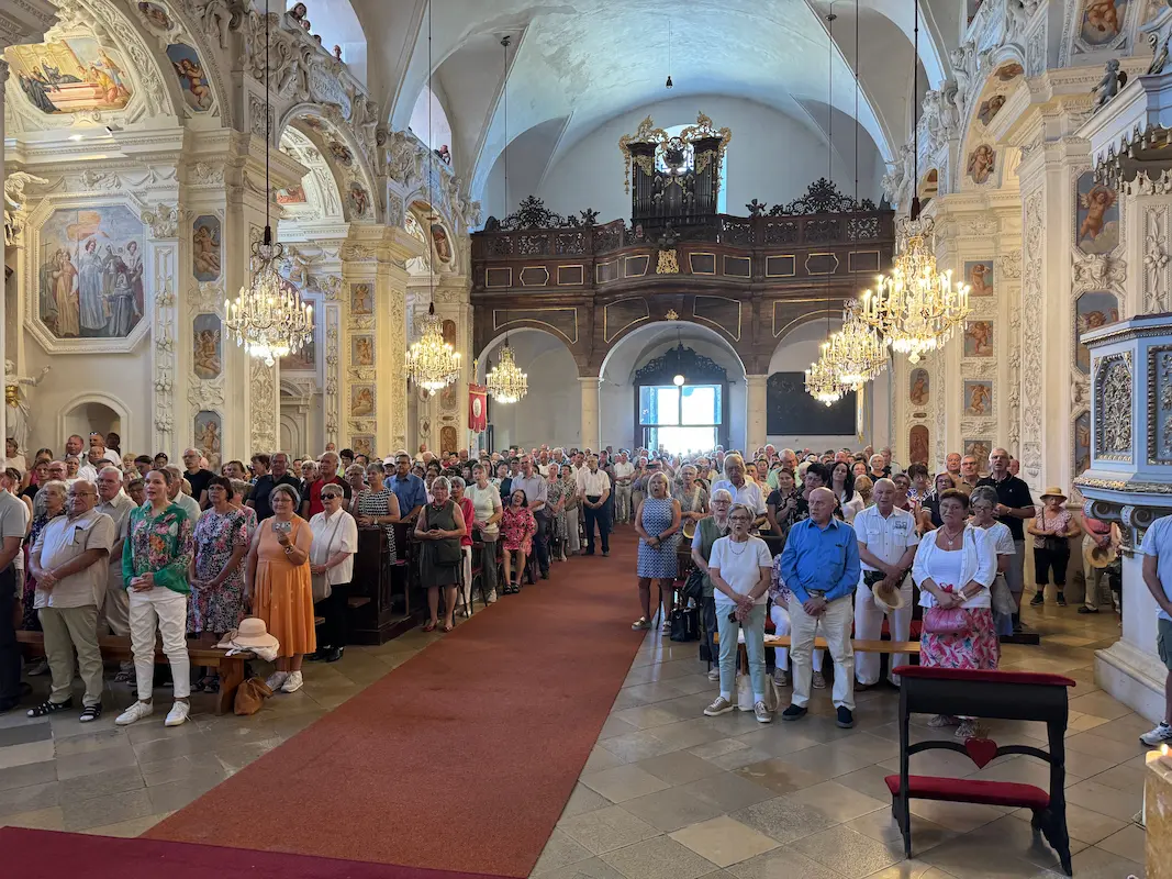 Zahlreiche Besucher beim Festgottesdienst
