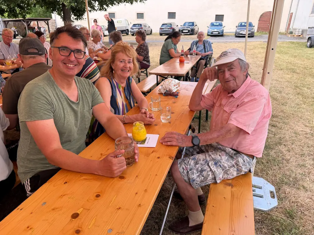 Besucher beim Pfarrfest